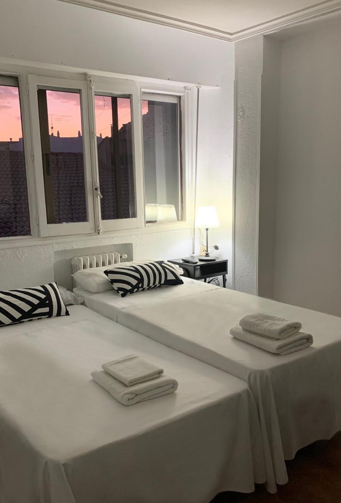 Hotel Y Restaurante Puerta De Aranda Аранда-де-Дуэро Экстерьер фото