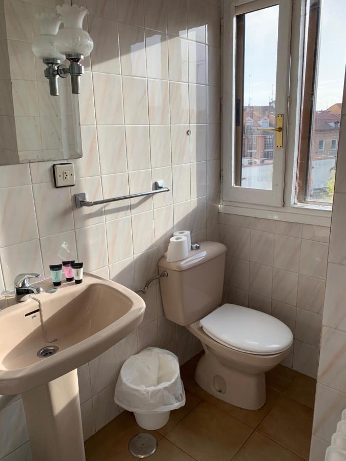 Hotel Y Restaurante Puerta De Aranda Аранда-де-Дуэро Экстерьер фото